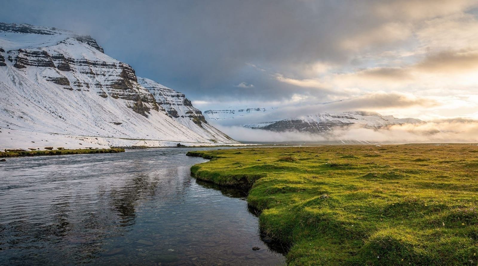 Iceland Winter vs Summer: Which Season to Visit in 2026 — Honest Iceland winter vs summer comparison: Northern Lights vs midnight sun, ice