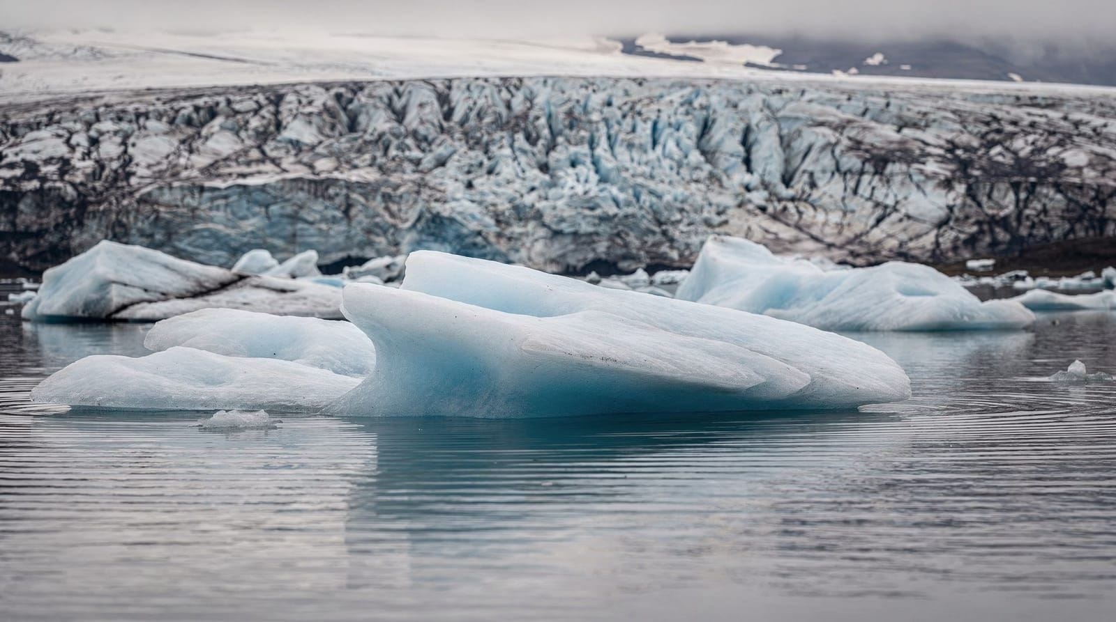 Jokulsarlon Glacier Lagoon: Complete Guide for Day-Trippers — Honest Jokulsarlon guide: 4.5-5 hour drive each way, Diamond Beach, boat tours, 