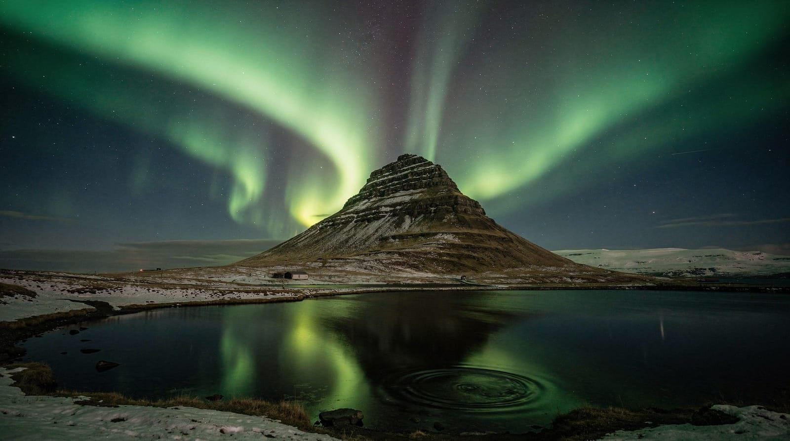 Small-Group Premium Northern Lights Tour from Reykjavik