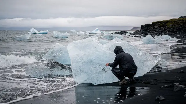 Reykjavik: Glacier Lagoon Boat Ride & Diamond Beach Day Tour