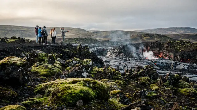 Reykjavik: Guided Tour to Volcano and Reykjanes Geopark