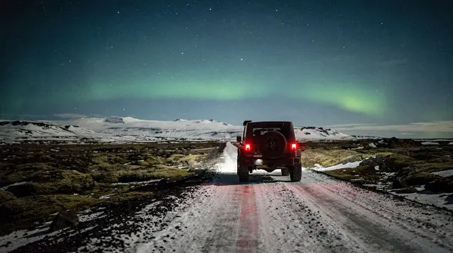 Iceland: Northern Lights Hunt Super Jeep Tour