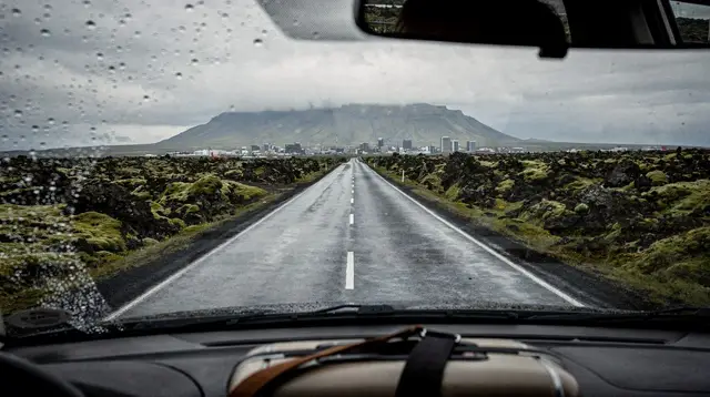 Reykjavík ↔ KEF Airport Private One-Way Transfer