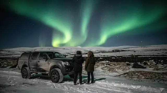 From Reykjavik: Northern Lights Hunt Super 4X4 Tour