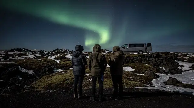 Small-Group Premium Northern Lights Tour from Reykjavik