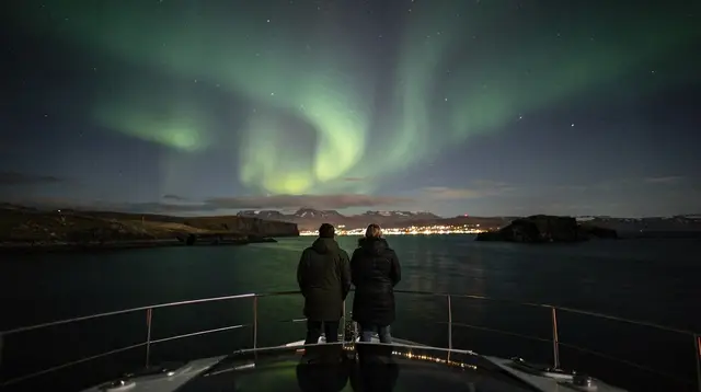 Reykjavik: Northern Lights Luxury Yacht Tour