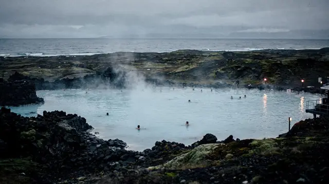 Reykjavik: Sky Lagoon Admission with Transfer