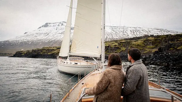 Reykjavík: Whale Watching Cruise on the Amelia Rose Yacht