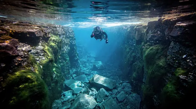 Silfra: Fissure Snorkeling Tour with Underwater Photos