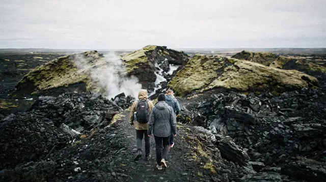 Reykjavík: Volcano Eruption Site and Reykjanes Hiking Tour